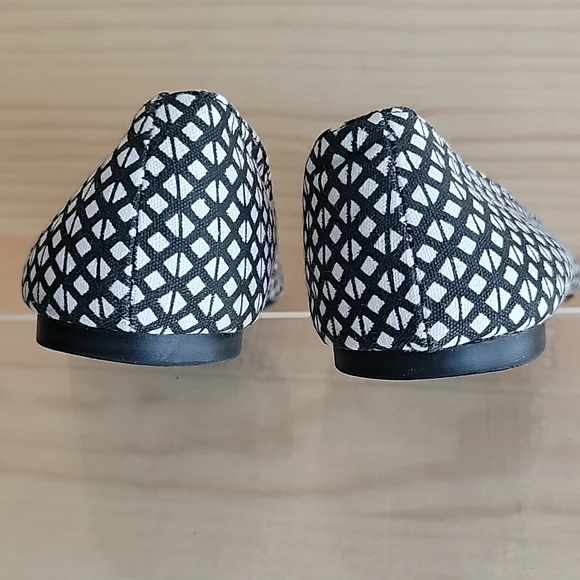 Gap sz6 Canvas Black and White Flats - Picture 3 of 8